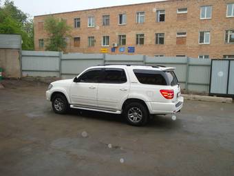 2004 Toyota Sequoia Photos
