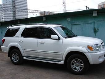 2004 Toyota Sequoia Photos