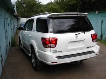 2004 Toyota Sequoia Photos