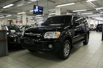 2004 Toyota Sequoia Photos