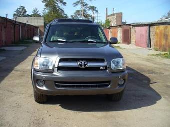 2004 Toyota Sequoia Photos