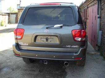 2004 Toyota Sequoia Photos