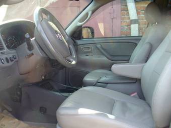 2004 Toyota Sequoia Pictures