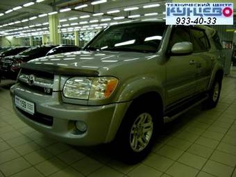 2005 Toyota Sequoia Images