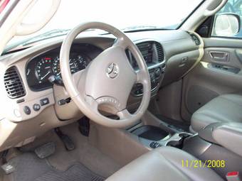 2005 Toyota Sequoia Pics