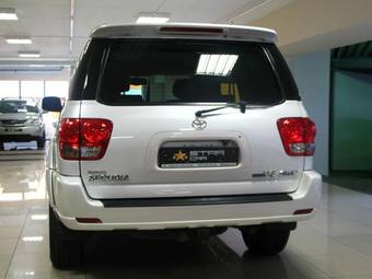 2005 Toyota Sequoia Photos