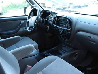 2005 Toyota Sequoia Pictures