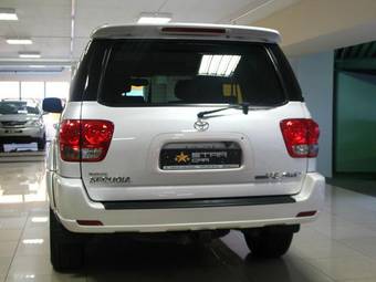 2005 Toyota Sequoia Pictures