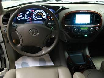 2005 Toyota Sequoia Photos