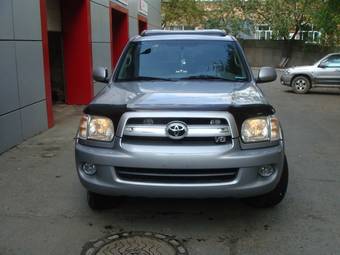 2005 Toyota Sequoia Photos