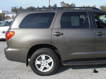 2009 Toyota Sequoia Pictures