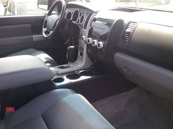 2009 Toyota Sequoia Pictures