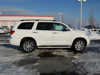 2010 Toyota Sequoia Photos