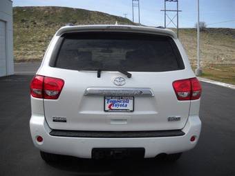 2010 Toyota Sequoia Pictures