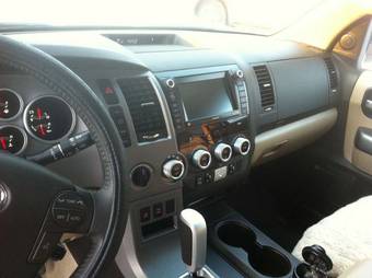 2011 Toyota Sequoia Images