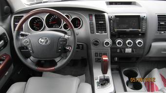 2011 Toyota Sequoia Photos