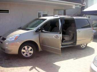 2003 Toyota Sienna Photos