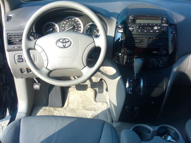 2004 Toyota Sienna