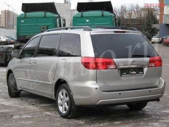 2004 Toyota Sienna Pictures