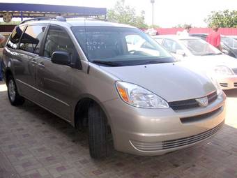 2004 Toyota Sienna Pics