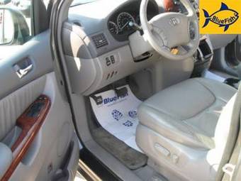 2004 Toyota Sienna Photos