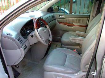 2004 Toyota Sienna Photos