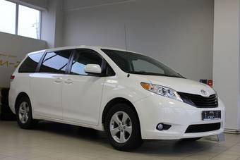 2010 Toyota Sienna Pictures