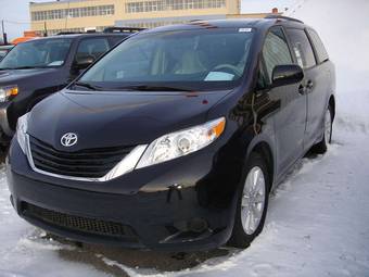 2011 Toyota Sienna Pictures