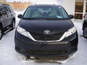 2011 Toyota Sienna Photos