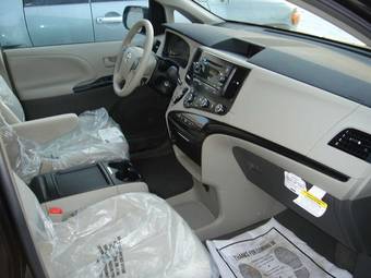 2011 Toyota Sienna Pics