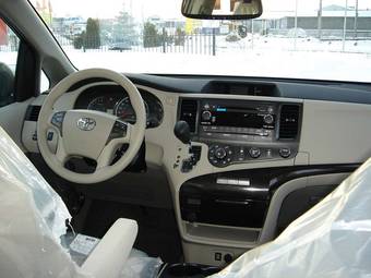 2011 Toyota Sienna Pictures