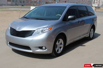 2011 Toyota Sienna Photos