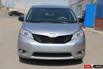 2011 Toyota Sienna Photos