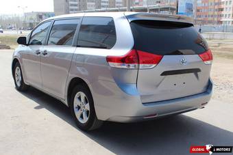 2011 Toyota Sienna Pictures