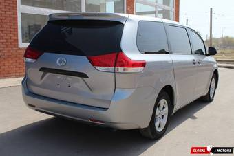 2011 Toyota Sienna Photos