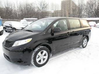 2012 Toyota Sienna Pictures