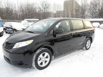 2012 Toyota Sienna Pictures