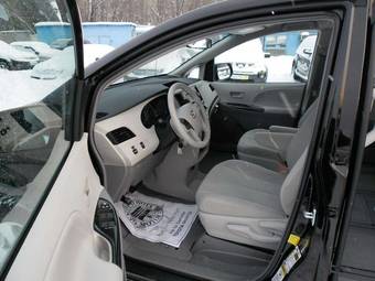 2012 Toyota Sienna Photos