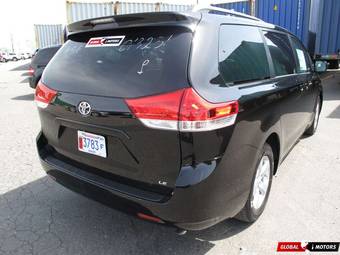 2012 Toyota Sienna Pictures