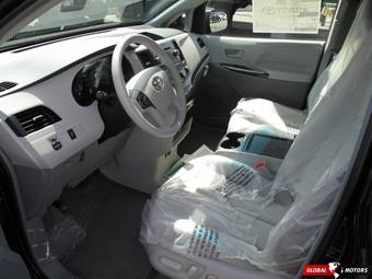 2012 Toyota Sienna Pictures