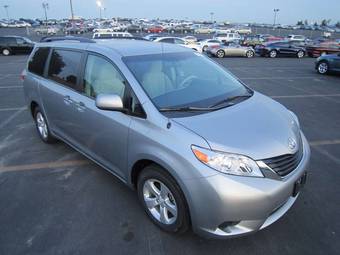 2012 Toyota Sienna Photos