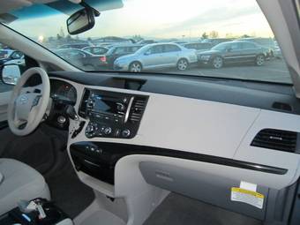 2012 Toyota Sienna Pictures