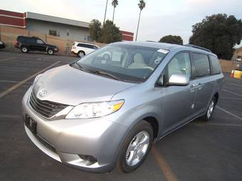 2012 Toyota Sienna Pictures