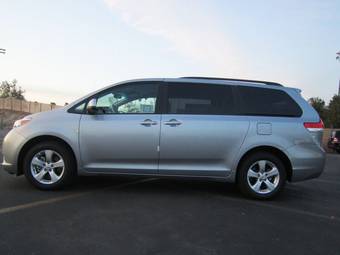 2012 Toyota Sienna Photos