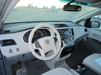 2012 Toyota Sienna Pictures