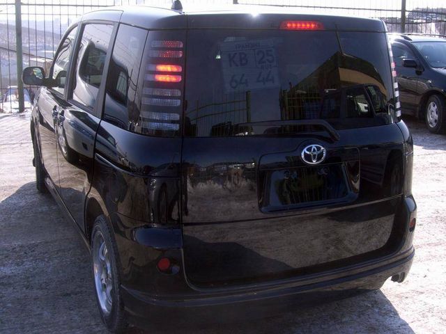 2003 Toyota Sienta