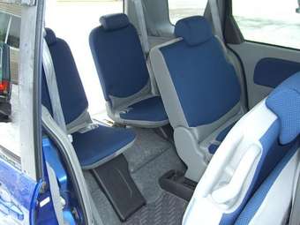 2003 Toyota Sienta