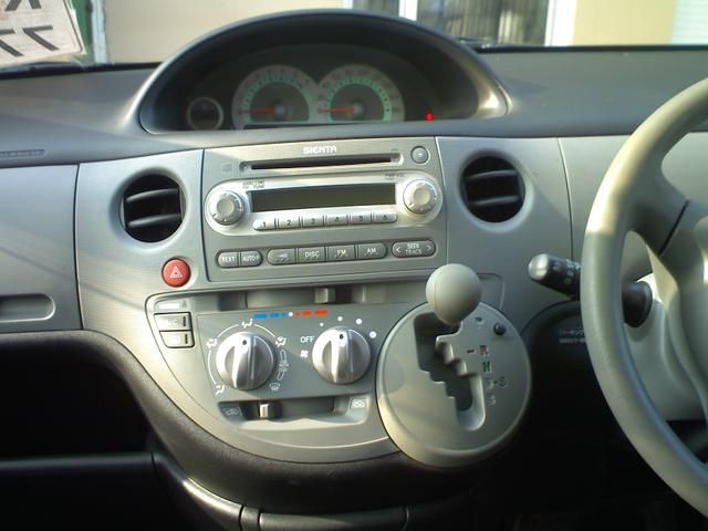 2003 Toyota Sienta