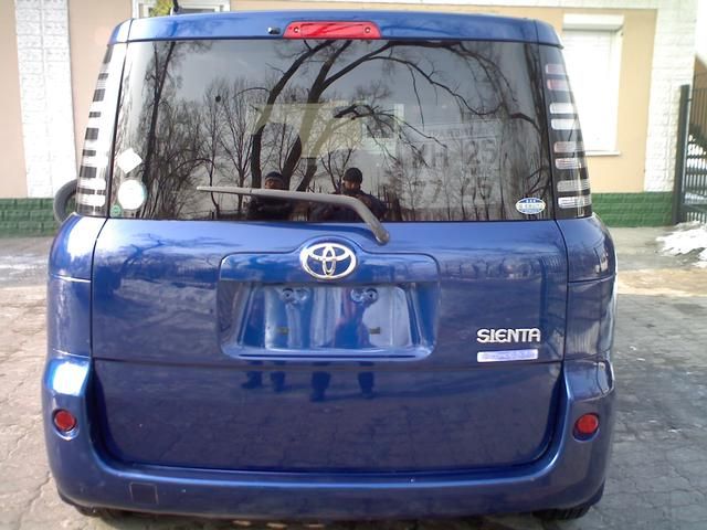 2003 Toyota Sienta