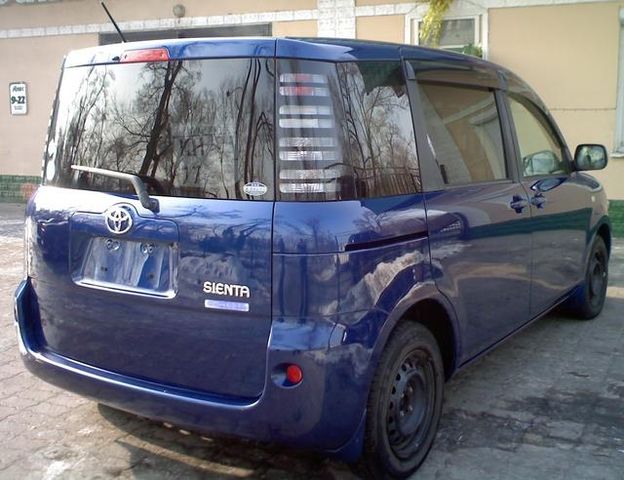 2003 Toyota Sienta